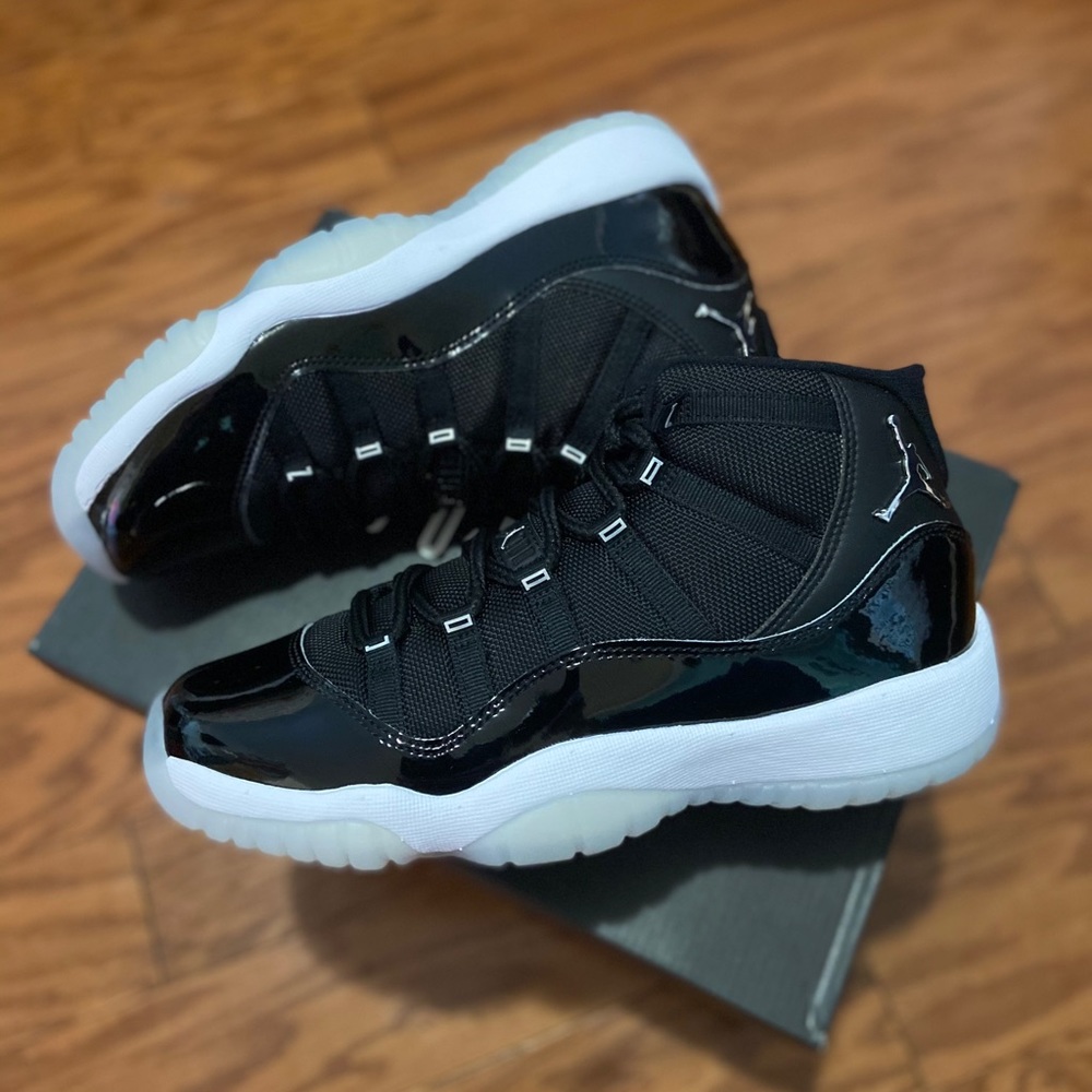 Jordan 11 Jubilee size 7Y or 8.5 Wmns